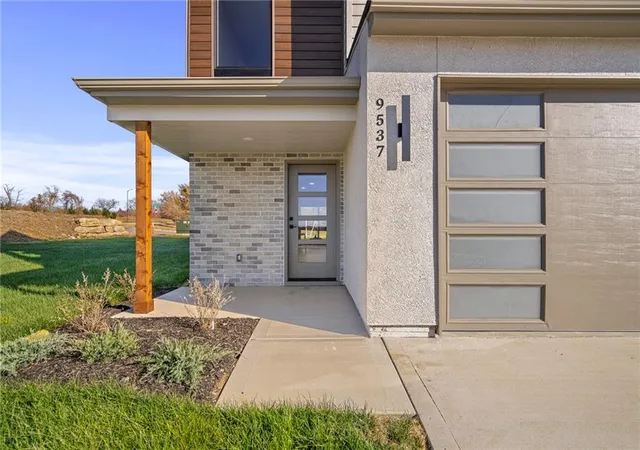 Homes for sale in Lenexa, KS | 9537 Jupiter St, Lenexa, KS 66219 | MLS# 2548487