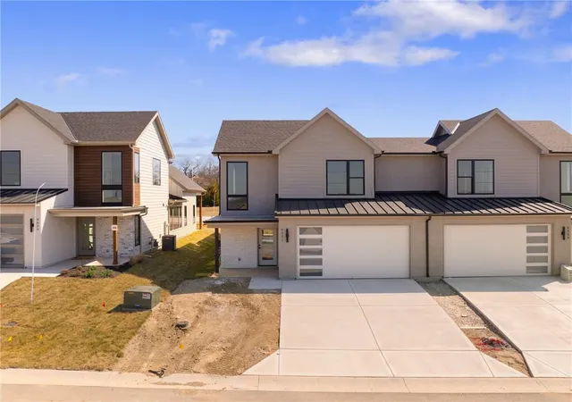 Photo 2 of Townhouse for sale at 9551 Jupiter St, Lenexa, KS 66219 | MLS# 2548491 | Listing updated on 2026-10-07