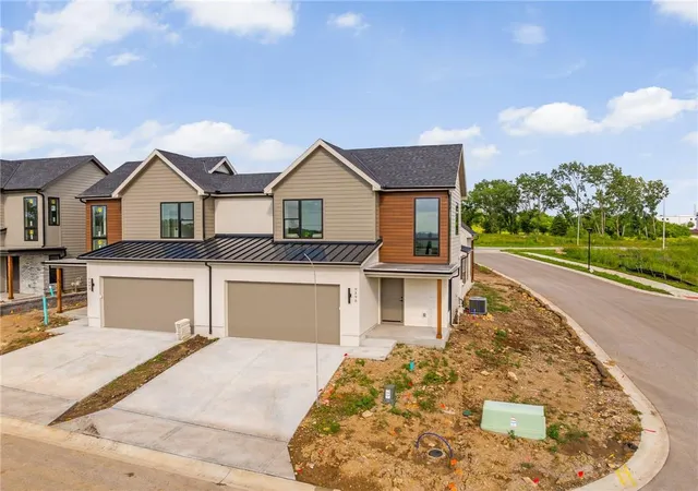 Homes for sale in Lenexa, KS | 9595 Jupiter St, Lenexa, KS 66219 | MLS# 2548512