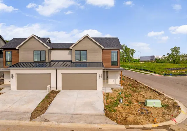 Homes for sale in Lenexa, KS | 9595 Jupiter St, Lenexa, KS 66219 | MLS# 2548512
