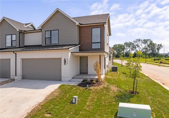 Photo 2 of Townhouse for sale at 9595 Jupiter St, Lenexa, KS 66219 | MLS# 2548512 | Listing updated on 2026-10-07