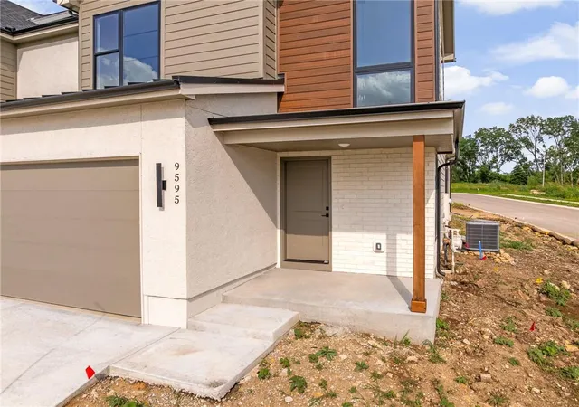 Homes for sale in Lenexa, KS | 9595 Jupiter St, Lenexa, KS 66219 | MLS# 2548512