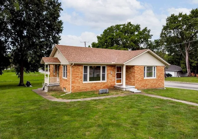 Photo 1 of Single family home for sale at 911 Limit St, Leavenworth, KS 66048 | MLS# 2550336 | Listing updated on 2026-06-05