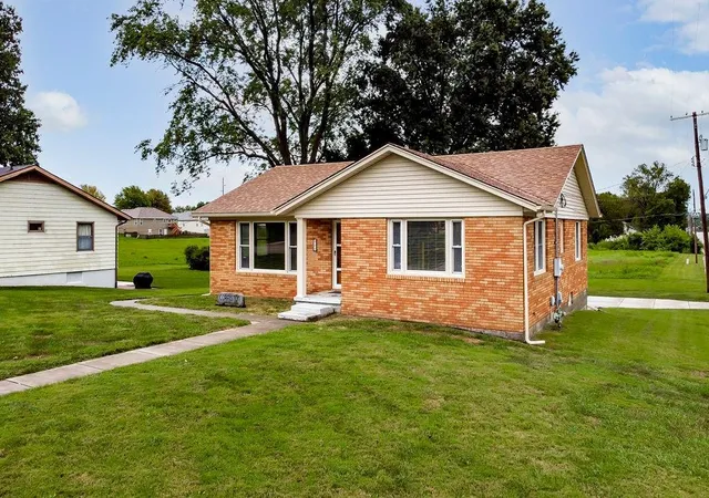 Photo 3 of Single family home for sale at 911 Limit St, Leavenworth, KS 66048 | MLS# 2550336 | Listing updated on 2026-06-05