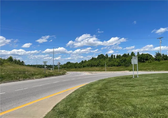 3rd image of 32 Acres Hampton/45 Hwy, Parkville, MO 64152 | MLS# 2550858
