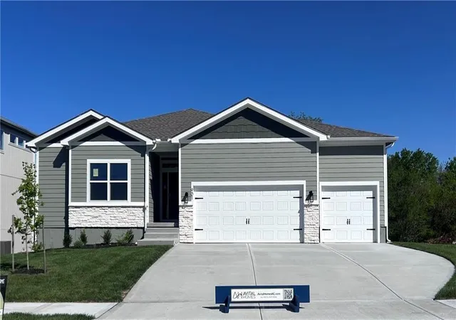 Homes for sale in Raymore, MO | 901 Reed Dr, Raymore, MO 64083 | MLS# 2551755
