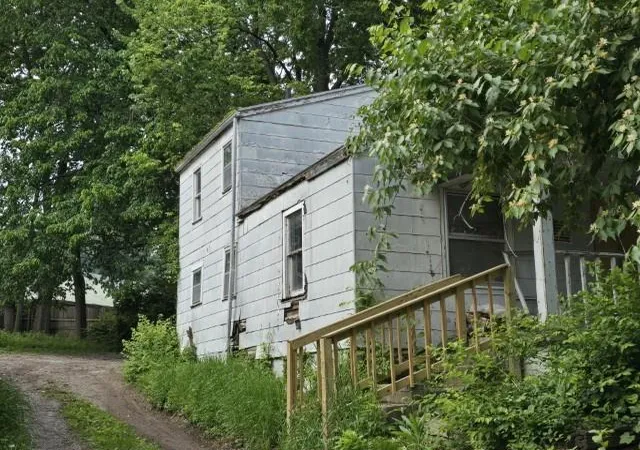 Photo 3 of Single Family Residence at 8715 E Roberts St, Independence, MO 64053 | MLS# 2551798 | | Sold on 2025-07-01