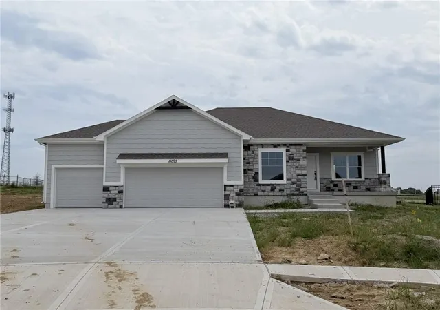 1st image of 15595 N Sheridan Ct, Basehor, KS 66007 | MLS# 2551991