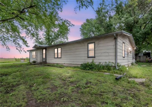 1st image of 39135 Plum Crk Rd, Osawatomie, KS 66064 | MLS# 2552596