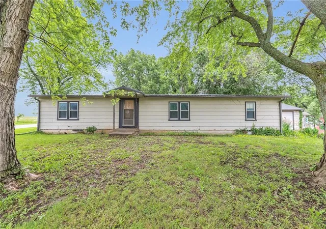 4th image of 39135 Plum Crk Rd, Osawatomie, KS 66064 | MLS# 2552596