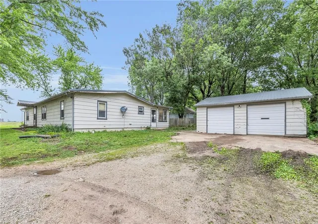 5th image of 39135 Plum Crk Rd, Osawatomie, KS 66064 | MLS# 2552596