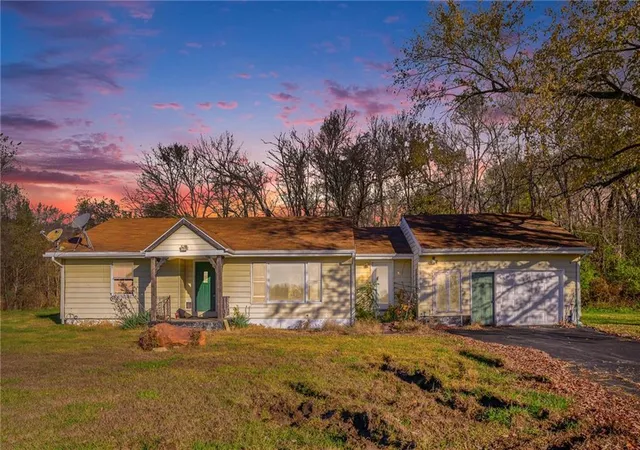 Photo 1 of Single Family Residence at 1551 Ne Woods Chapel Rd, Lees Summit, MO 64064 | MLS# 2552836 | | Sold on 2025-07-01
