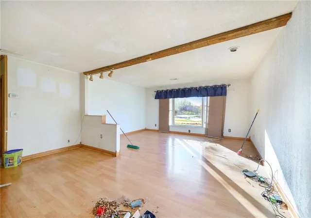 Photo 2 of Single Family Residence at 1551 Ne Woods Chapel Rd, Lees Summit, MO 64064 | MLS# 2552836 | | Sold on 2025-07-01