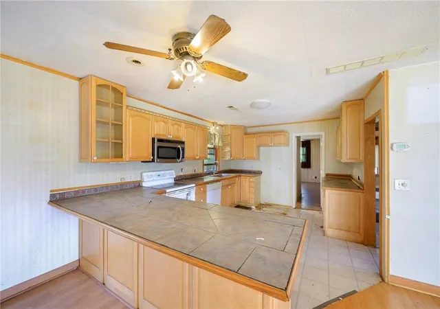 Photo 3 of Single Family Residence at 1551 Ne Woods Chapel Rd, Lees Summit, MO 64064 | MLS# 2552836 | | Sold on 2025-07-01