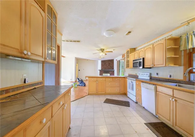 Photo 4 of Single Family Residence at 1551 Ne Woods Chapel Rd, Lees Summit, MO 64064 | MLS# 2552836 | | Sold on 2025-07-01