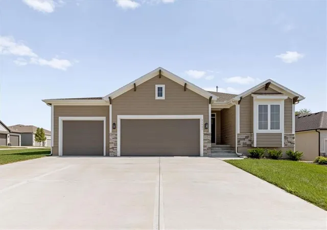 Photo 1 of Single family home for sale at 31501 W 86th Court, De Soto, KS 66018 | MLS# 2555811 | Listing updated on 2026-10-18