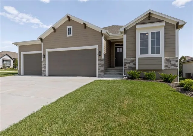 Photo 2 of Single family home for sale at 31501 W 86th Court, De Soto, KS 66018 | MLS# 2555811 | Listing updated on 2026-10-18