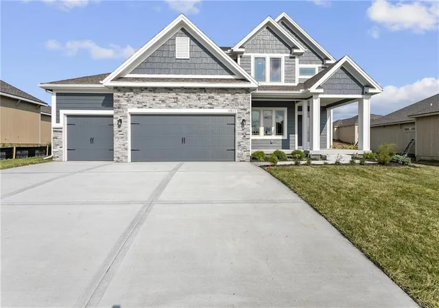 Photo 2 of Single family home for sale at 3722 Ne 90th Ter, Kansas City, MO 64156 | MLS# 2556465 | Listing updated on 2026-09-21