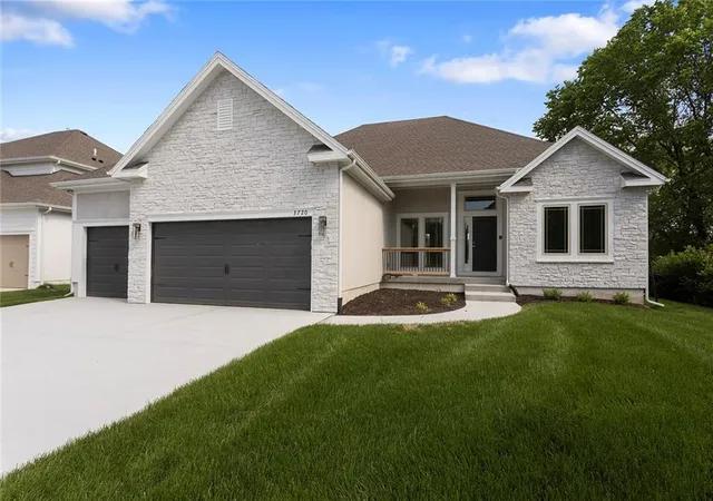 Photo 1 of Single family home for sale at 3720 Ne 90th Street, Kansas City, MO 64156 | MLS# 2556507 | Listing updated on 2026-09-21
