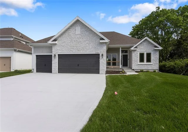 Photo 2 of Single family home for sale at 3720 Ne 90th Street, Kansas City, MO 64156 | MLS# 2556507 | Listing updated on 2026-09-21