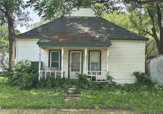 Homes for sale in Waverly, KS | 114 Schofield St, Waverly, KS 66871 | MLS# 2556890