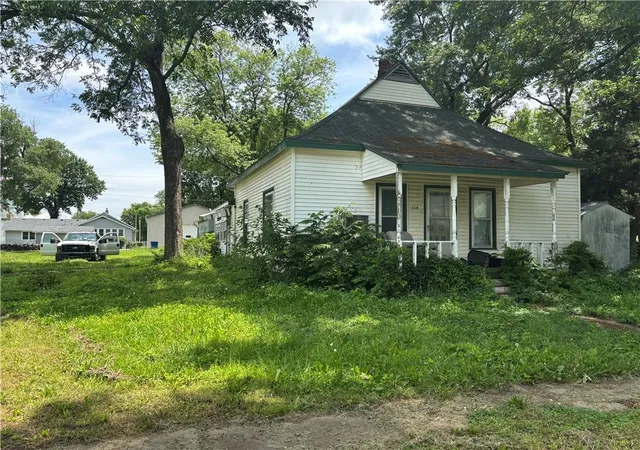Homes for sale in Waverly, KS | 114 Schofield St, Waverly, KS 66871 | MLS# 2556890