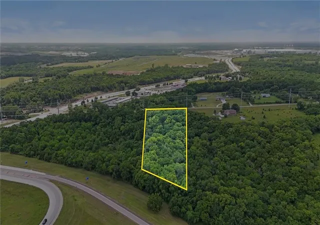 Homes for sale in De Soto, KS | 34730 W 95th St, De Soto, KS 66018 | MLS# 2558204