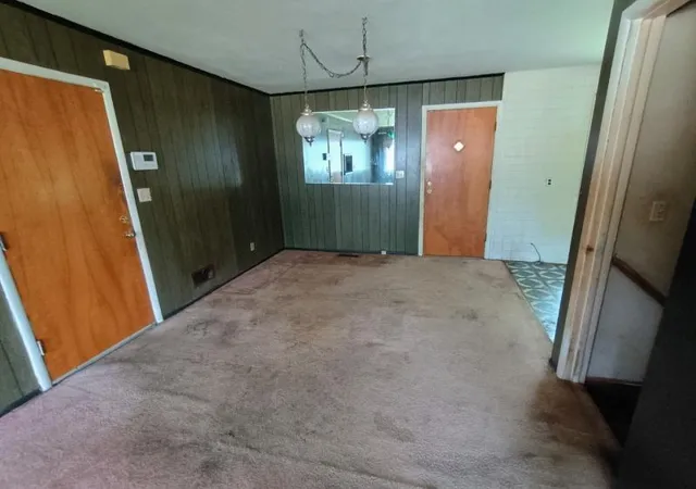 Photo 3 of Sale Pending at 5001 E 41st Street, Kansas City, MO 64130 | MLS# 2558606 | Listing updated on 2026-10-05