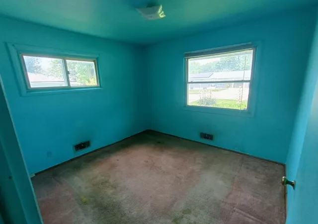 Photo 4 of Sale Pending at 5001 E 41st Street, Kansas City, MO 64130 | MLS# 2558606 | Listing updated on 2026-10-05