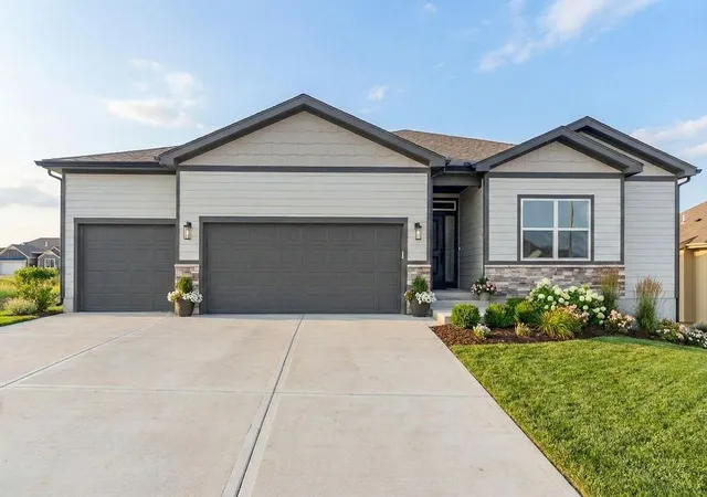 1st image of 16767 S Hall St, Olathe, KS 66062 | MLS# 2558639