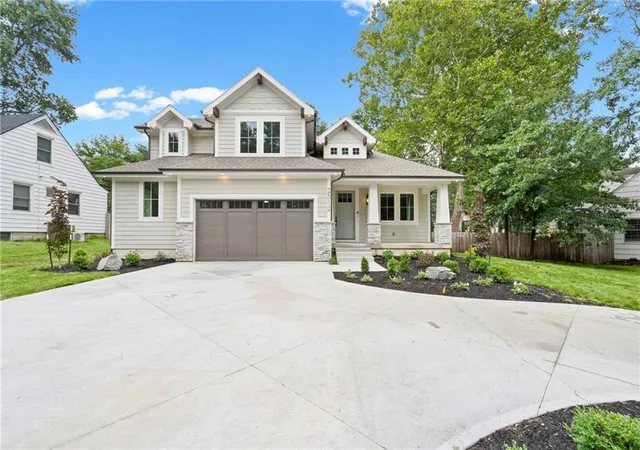 Photo 1 of Single family home for sale at 2512 Somerset Dr, Prairie Village, KS 66208 | MLS# 2559133 | Listing updated on 2026-10-08