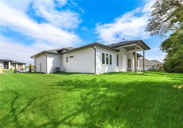 51st image of 3932 Sw Flinkrock Dr, Lee's Summit, MO 64082 | MLS# 2559225