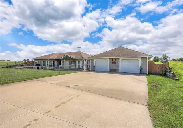 Homes for sale in Mc Louth, KS | 10804 Wellman Rd, Mc Louth, KS 66054 | MLS# 2559646
