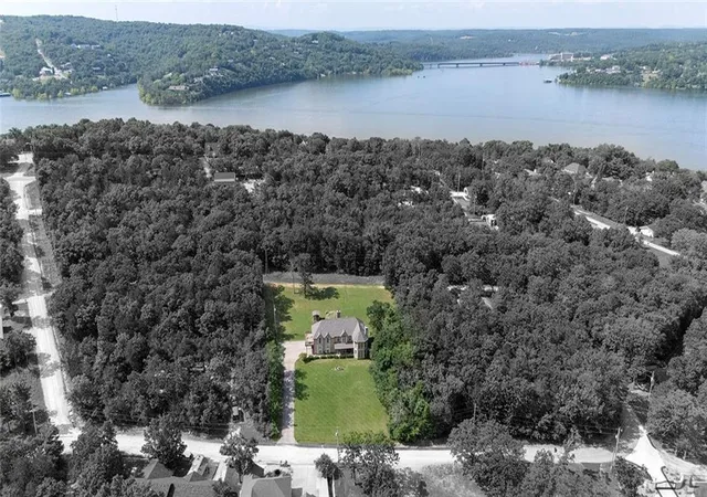 Photo 3 of Single family home for sale at 1318 Oakwood Dr, Hollister, MO 65672 | MLS# 2559924 | Listing updated on 2026-09-24