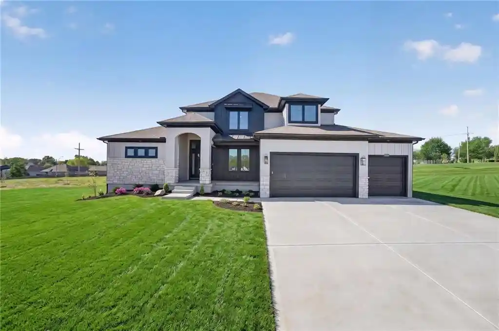 Single family home for sale at 8325 NE 76th Terrace, Kansas City, MO 64158 | MLS# 2560021