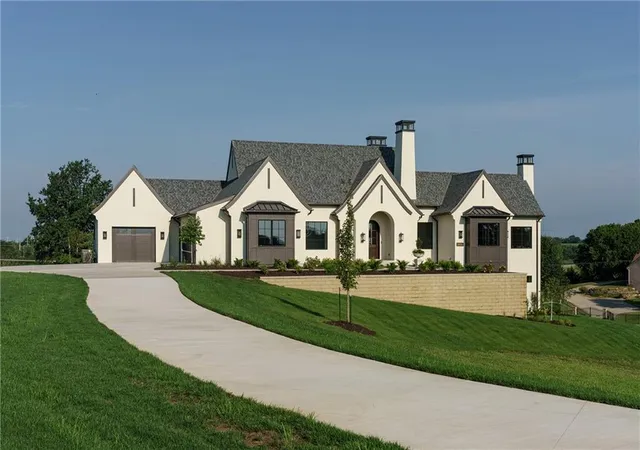 Photo 2 of Single family home for sale at 10800 N Ewing Ave, Kansas City, MO 64156 | MLS# 2560127 | Listing updated on 2026-10-07