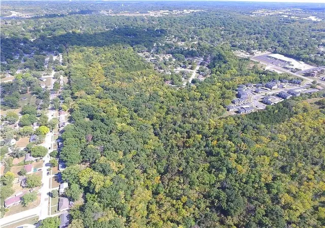 3rd image of 10806 Grandview Rd, Kansas City, MO 64137 | MLS# 2560205