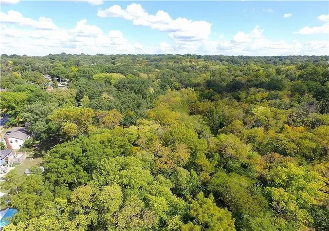 4th image of 10806 Grandview Rd, Kansas City, MO 64137 | MLS# 2560205