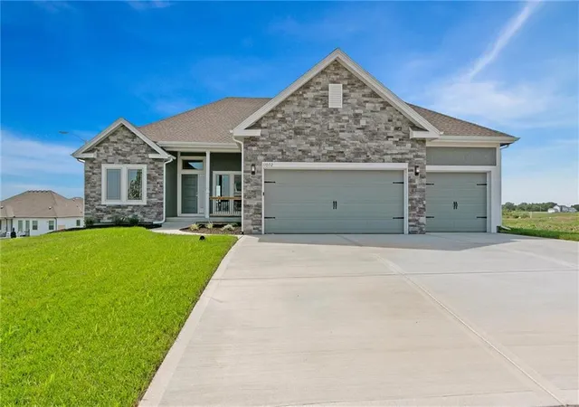 Photo 1 of Single family home for sale at 9014 N Monroe Ave, Kansas City, MO 64156 | MLS# 2560240 | Listing updated on 2026-09-21