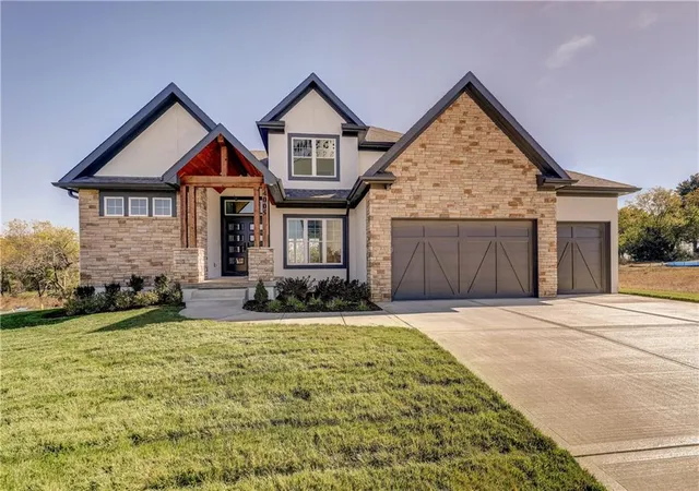 1st image of 4005 Ne Apple Grove Dr, Lee's Summit, MO 64064 | MLS# 2562908