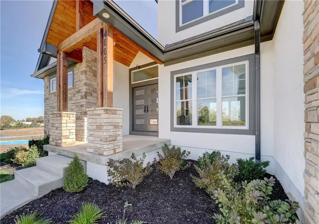 2nd image of 4005 Ne Apple Grove Dr, Lee's Summit, MO 64064 | MLS# 2562908