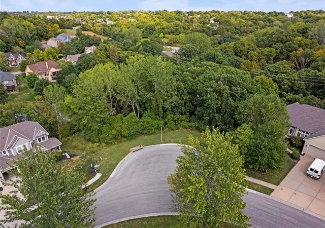 Homes for sale in Shawnee, KS | 5703 Cottonwood St, Shawnee, KS 66216 | MLS# 2563715