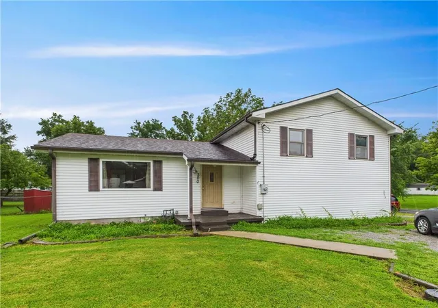 1st image of 300 E Mason St, La Monte, MO 65337 | MLS# 2563818