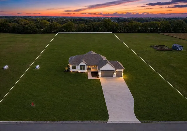Single family home for sale at 13511 Woodland Ranch Dr, Lee's Summit, MO 64086 | MLS# 2564883
