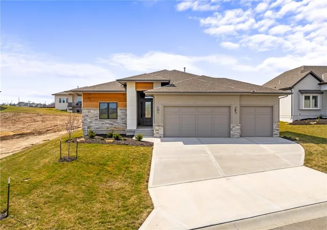 1st image of 11242 S Sunray Dr, Olathe, KS 66061 | MLS# 2565097