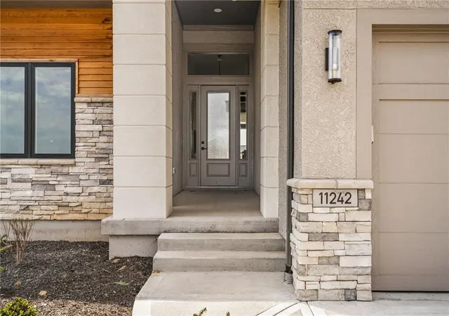 3rd image of 11242 S Sunray Dr, Olathe, KS 66061 | MLS# 2565097