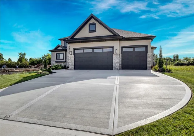 Photo 3 of Single family home for sale at 16019 S Twilight Ln, Olathe, KS 66062 | MLS# 2565377 | Listing updated on 2026-10-22