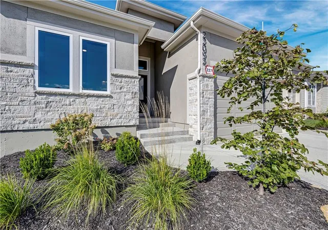 Photo 2 of Single family home for sale at 22092 W 94th Ter, Lenexa, KS 66220 | MLS# 2566919 | Listing updated on 2026-09-24