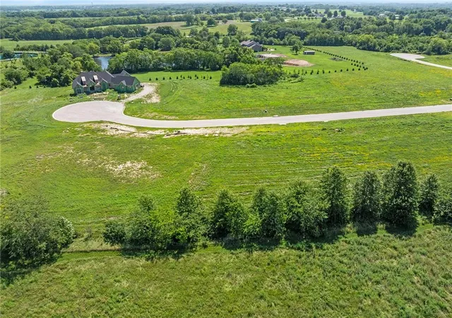Homes for sale in Smithville, MO | 13312 Winner'S Cir, Smithville, MO 64089 | MLS# 2566948
