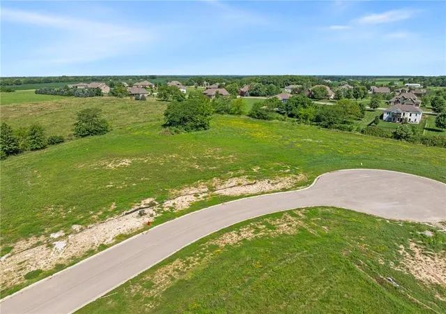 3rd image of 13320 Winner'S Cir, Smithville, MO 64089 | MLS# 2566952